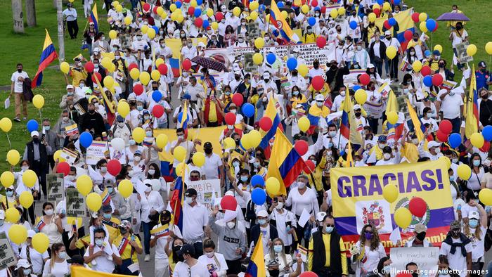 Kolumbien I Bürger rufen zu einer Bewegung gegen Gewalt und zur Unterstützung der öffentlichen Streitkräfte in Bogota auf