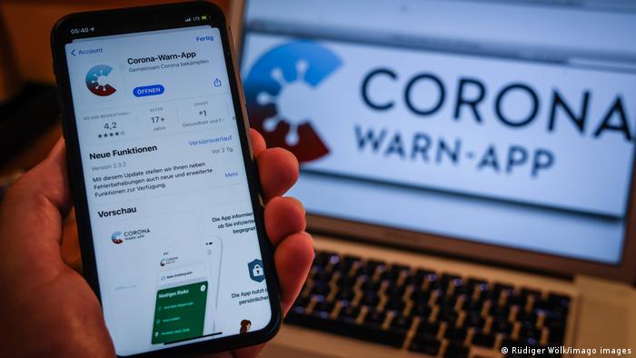Screenshots of Germany's COVID warning app