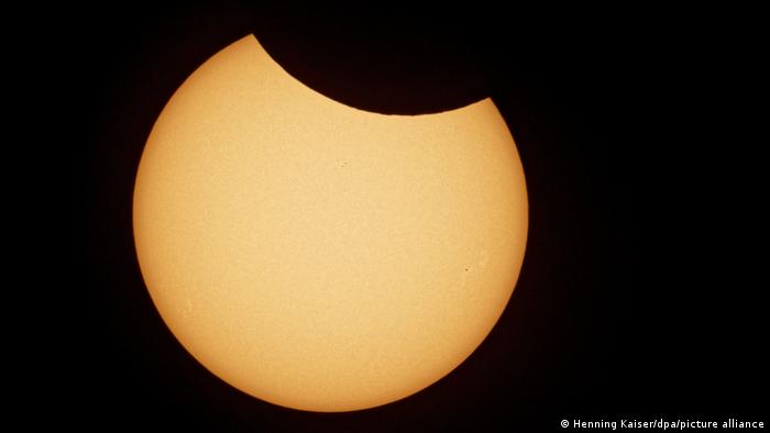 Imagen del eclipse parcial, tomada con ayuda de un telescopio