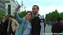 28.9.2020***
Parisa Farshidi und Kasra Mehdipournejad, Taekwondo-Athleten aus dem Iran, die nach Deutschland geflüchtet sind; hier beim Sightseeing in Berlin