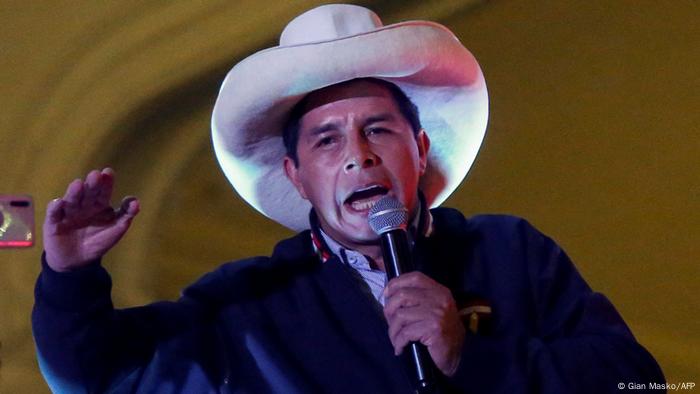 El izquierdista Pedro Castillo está intentando calmar a los mercados que ven con inseguridad sus planes económicos. 