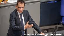 Gerd Müller (CSU), Bundesminister für wirtschaftliche Zusammenarbeit und Entwicklung, spricht im Bundestag in Berlin in der Debatte um Sorgfaltspflichten in Lieferketten. +++ dpa-Bildfunk +++