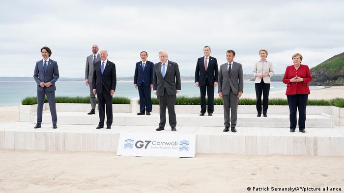 Gruppenfoto der G7-Führer am Strand