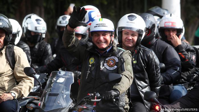 Bolsonaro em manifestação com motociclistas: presidente promoveu aglomerações ao longo de toda a pandemia