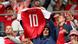 Hinchas daneses manifiestan apoyo a Eriksen Hinchas daneses manifiestan apoyo a Eriksen