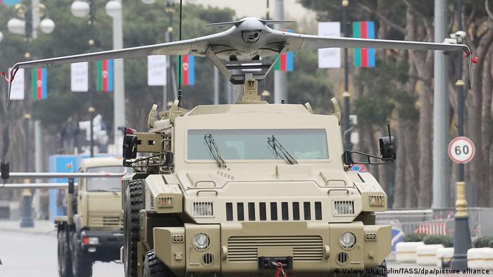 Азербайджанська військова техніка на параді в Баку