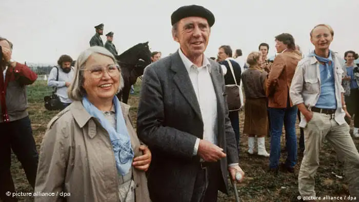 El 1 de septiembre de 1983 un Nobel se sumó a las protestas. Con su esposa y otros artistas, el escritor Heinrich Böll apoyó el bloqueo de los depósitos nucleares de EE. UU. en Mutlangen. 