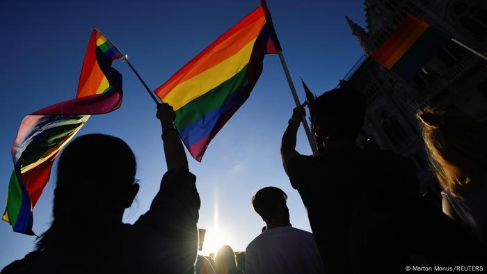 Budapeste foi palco de protestos contra a restrição dos direitos LGBT