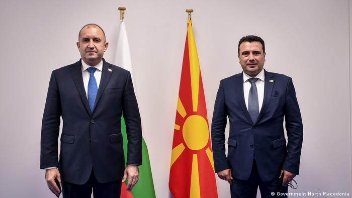 Ο παραιτηθείς πρωθυπουργός Ζόραν Ζάεφ με τον πρόεδρο της Βουλγαρίας Ρούμεν Ράντεφ σε συνάντηση του ΝΑΤΟ τον περασμένο Ιούνιο