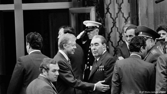 Jimmy Carter and Leonid Brezhnev before the start in Vienna