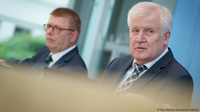 Deutschland Berlin | Vorstellung Verfassungsschutzbericht 2020 | Horst Seehofer, Bundesinnenminister