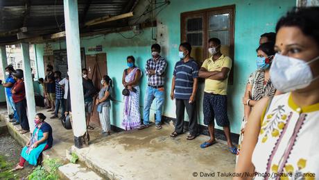 India: Fake vaccines undermine fight against COVID
