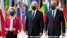 15.06.2021
President Joe Biden, center, walks with European Council President Charles Michel, right, and European Commission President Ursula von der Leyen, during the United States-European Union Summit at the European Council in Brussels, Tuesday, June 15, 2021. (AP Photo/Patrick Semansky)