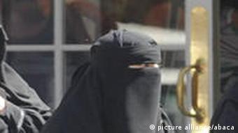 Illustration of women wearing full Islamic veil