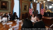 Kamala Harris urge al Senado una ley para dar ciudadanía a dreamers