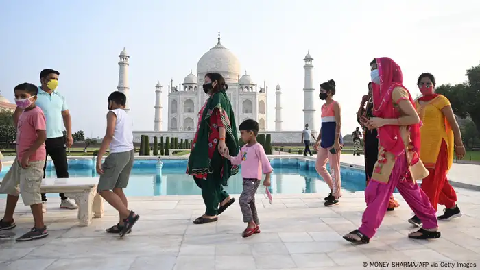 TABLEAU | Indien Eröffnung des Taj Mahal 