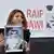 Frankreich Sacharow-Preis l Ensaf Haidar hält Bild von ihrem Mann Raif Badawi 