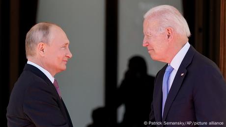 <div>Joe Biden and Russia's Putin to discuss Ukraine tensions</div>