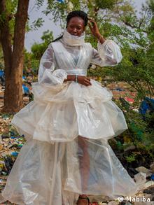 DW Magazin 77% l Mode aus dem Plastik in Niger 