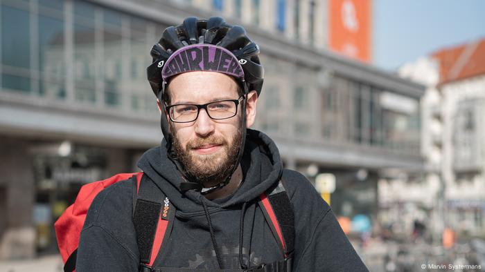 Deutschland | Lieferdienst-Kooperative Khora | Fahrradkurier Mattia Deutschland | Lieferdienst-Kooperative Khora | Fahrradkurier Mattia