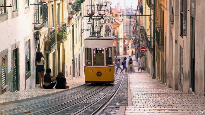 Portugal Altstadt Lissabon mit Standseilbahn