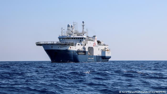El barco Geo Barents, de Médicos Sin Fronteras, rescata migrantes en el Mediterráneo.