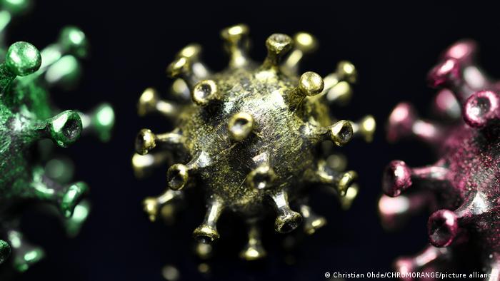 Тревога заради нов вариант на коронавируса, съдържащ необичайно много мутации.