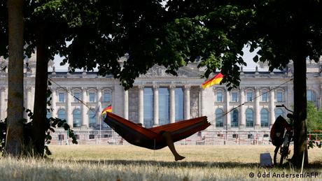 Deutschland Wetter l Sommer in Berlin, Bundestag