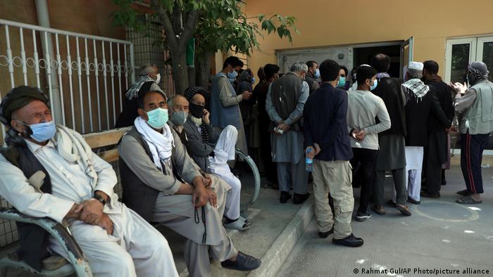 Afghanistan | Coronavirus | Impfzentrum in Kabul