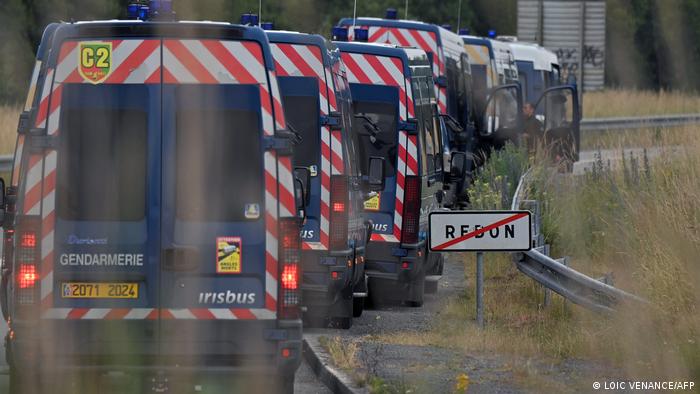 Frankreich Bretagne Redon | Polizei löst illegalen Rave auf