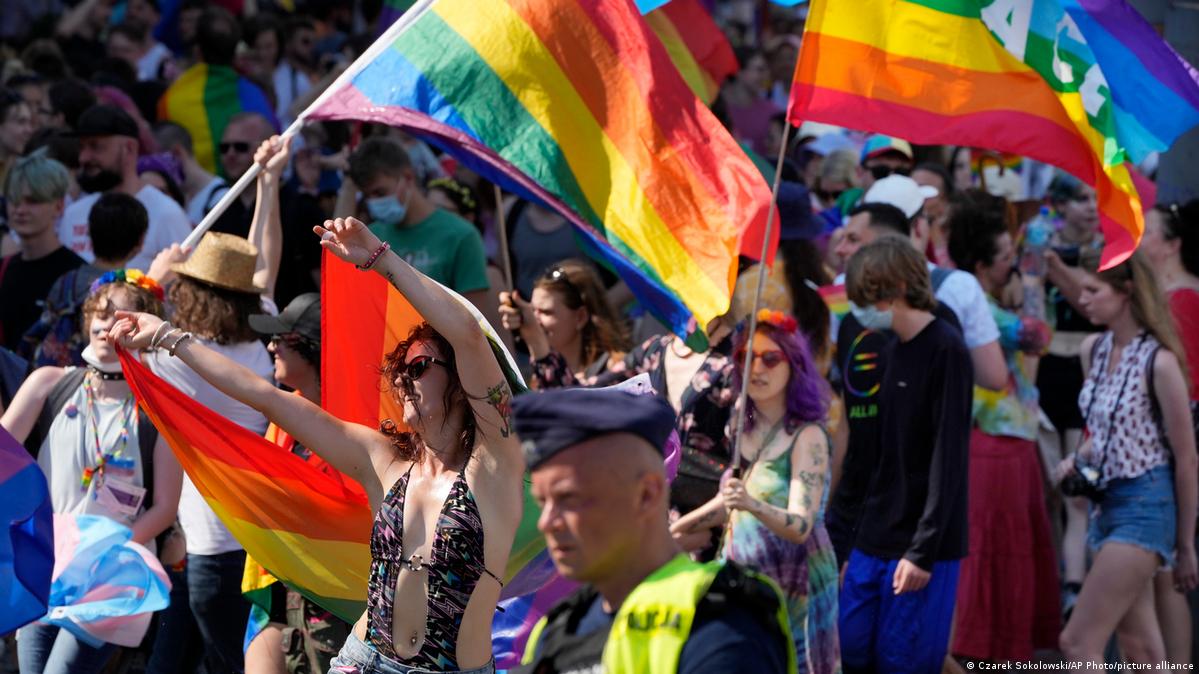 Poland: Thousands march for LGBTQ+ rights – DW – 06/19/2021