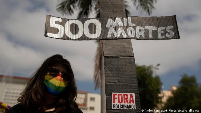 500 mil mortes: protesto contra Bolsonaro em Cuiabá