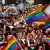 Массовое шествие под радужными флагами на гей-прайде в Варшаве