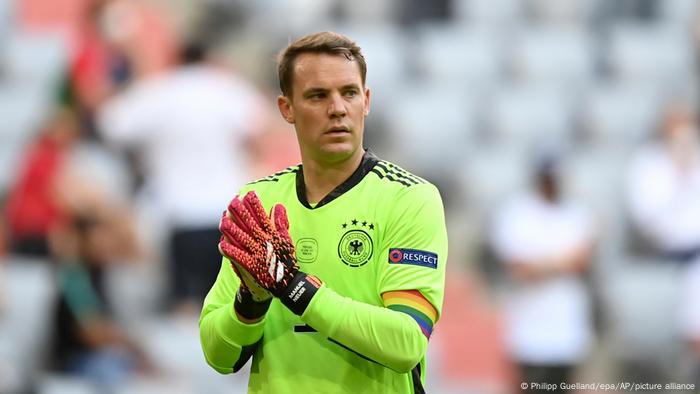 Fußball EM 2021 | Torhüter Manuel Neuer mit Regenbogen-Binde