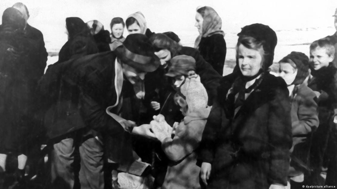 Після Другої світової війни: переміщені особи з Польщі прибувають до Німеччини
