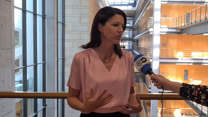 Foto: Katja Leikert, zëvendëskryetare e grupit parlamentar CDU/CSU në Bundestag, në një intervistë me DW. 