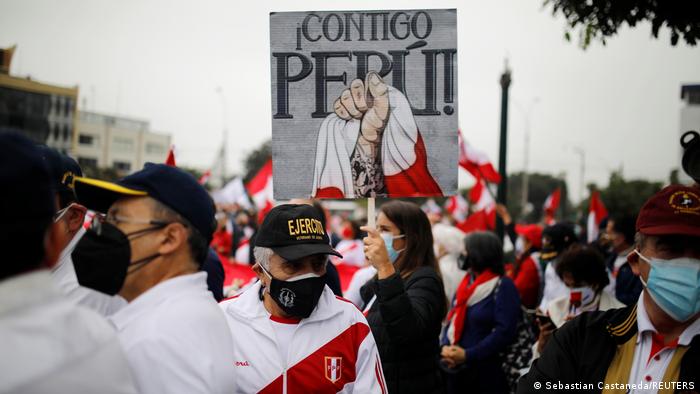Peru I Protest militärischer Renter in Lima