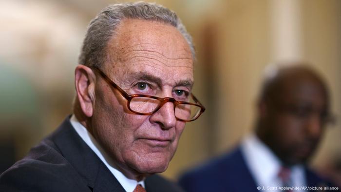 Der Mehrheitsführer im US-Senat, der Demokrat Chuck Schumer: Wir werden das Gesetz nicht sterben lassen. Der Mehrheitsführer im US-Senat, der Demokrat Chuck Schumer: Wir werden das Gesetz nicht sterben lassen.