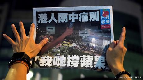 <div>Apple Daily journalists say 'press freedom is dead' in Hong Kong</div>