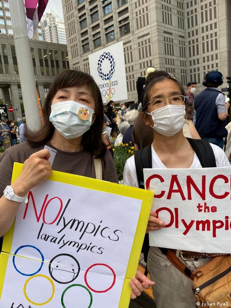 Manifestantes nas ruas de Tóquio pedem o cancelamento dos Jogos Olímpicos