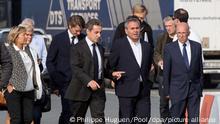 r21.9.2016, Calais, Frankreich, Former French president and candidate for the ight-wing Les Republicains (LR) party primary ahead of the 2017 presidential election Nicolas Sarkozy (2L), flanked by Calais Mayor Natacha Bouchart (L), President of the French Hauts-de-France region Xavier Bertrand and LR party member Francois Baroin (2L) walks during a visit at Calais harbour, France, 21 September 2016. Seven candidates including ex-president Nicolas Sarkozy were confirmed on September 21 to contest the rightwing primary to pick a nominee for France's presidential election next year, officials said. EPA/PHILIPPE HUGUEN / POOL MAXPPP OUT ++ +++ dpa-Bildfunk +++