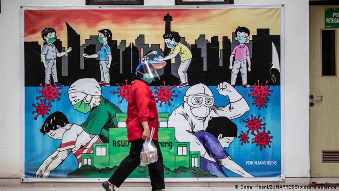 Mural pandemi corona di Jakarta