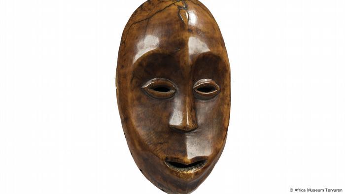 Ivoren masker uit Congo, circa 1952.