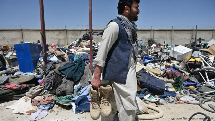 美军撤离阿富汗 留下垃圾堆成山