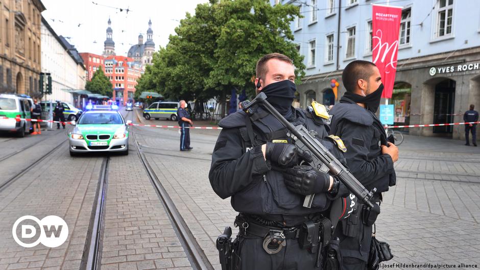 Angreifer sticht in Würzburg Passanten nieder