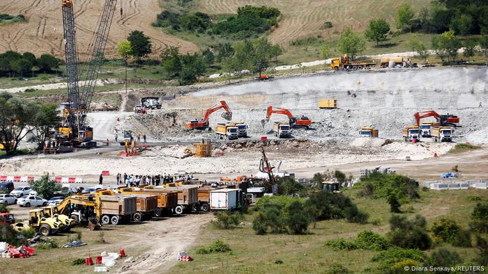 Un chantier de construction au nouveau canal d'Istanbul près du barrage de Sazlidere à Istanbul, Turquie