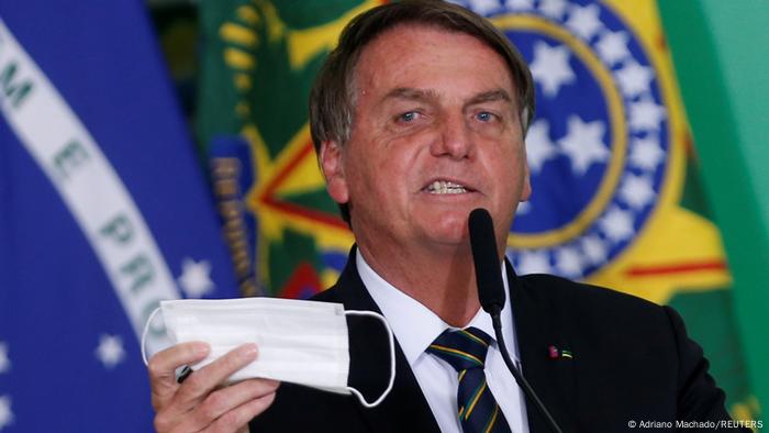 Facebook exclui live em que Bolsonaro relaciona falsamente vacina a aids |  Notícias e análises sobre os fatos mais relevantes do Brasil | DW |  25.10.2021