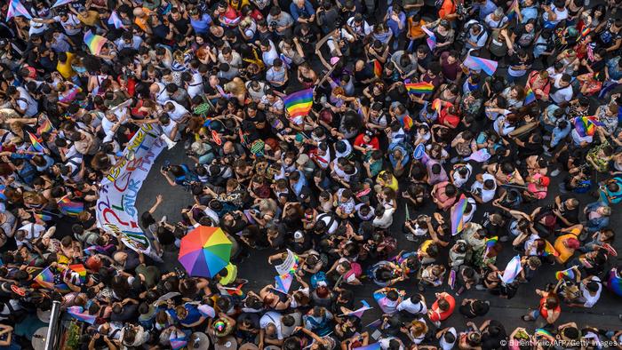 Festnahmen Bei Lgbtq Umzug In Istanbul Aktuell Europa Dw 26 06 2021