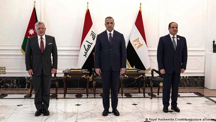 الرئيس المصري عبد الفتاح السيسي مع رئيس الوزراء العراقي مصطفى الكاظمي والعاهل الأردني الملك عبد الله الثاني في بغداد
