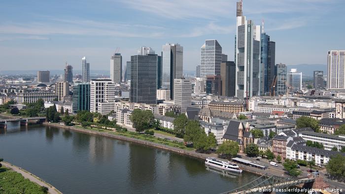 Panorama kota Frankfurt, pusat perbankan Jerman